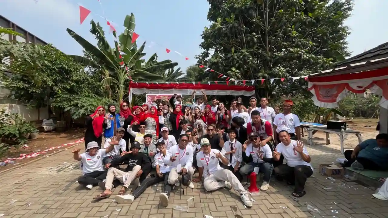 Lomba Kostum Karnaval, Serah Terima Rak Buku, dan Kunjungan DPL