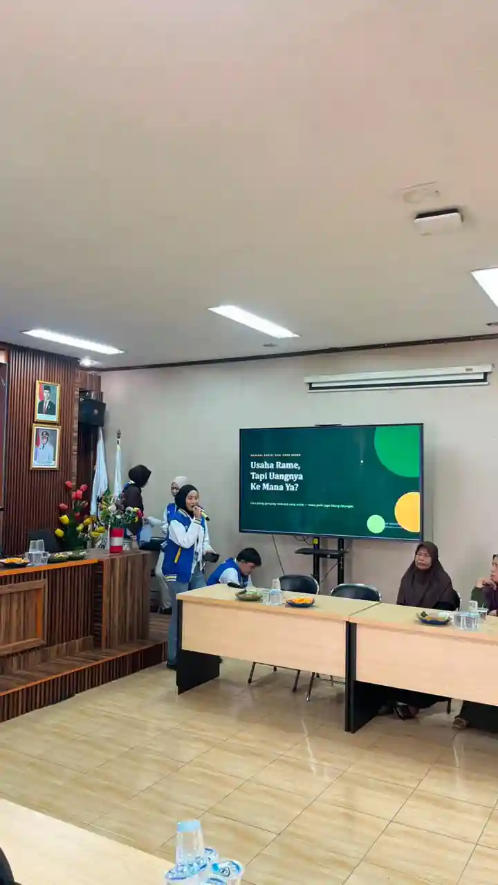 "GERAKAN UMKM BINONG SEJAHTERA: MEMAKSIMALKAN FINANSIAL UMKM DAN CERDAS PEMASARAN ERA DIGITAL"