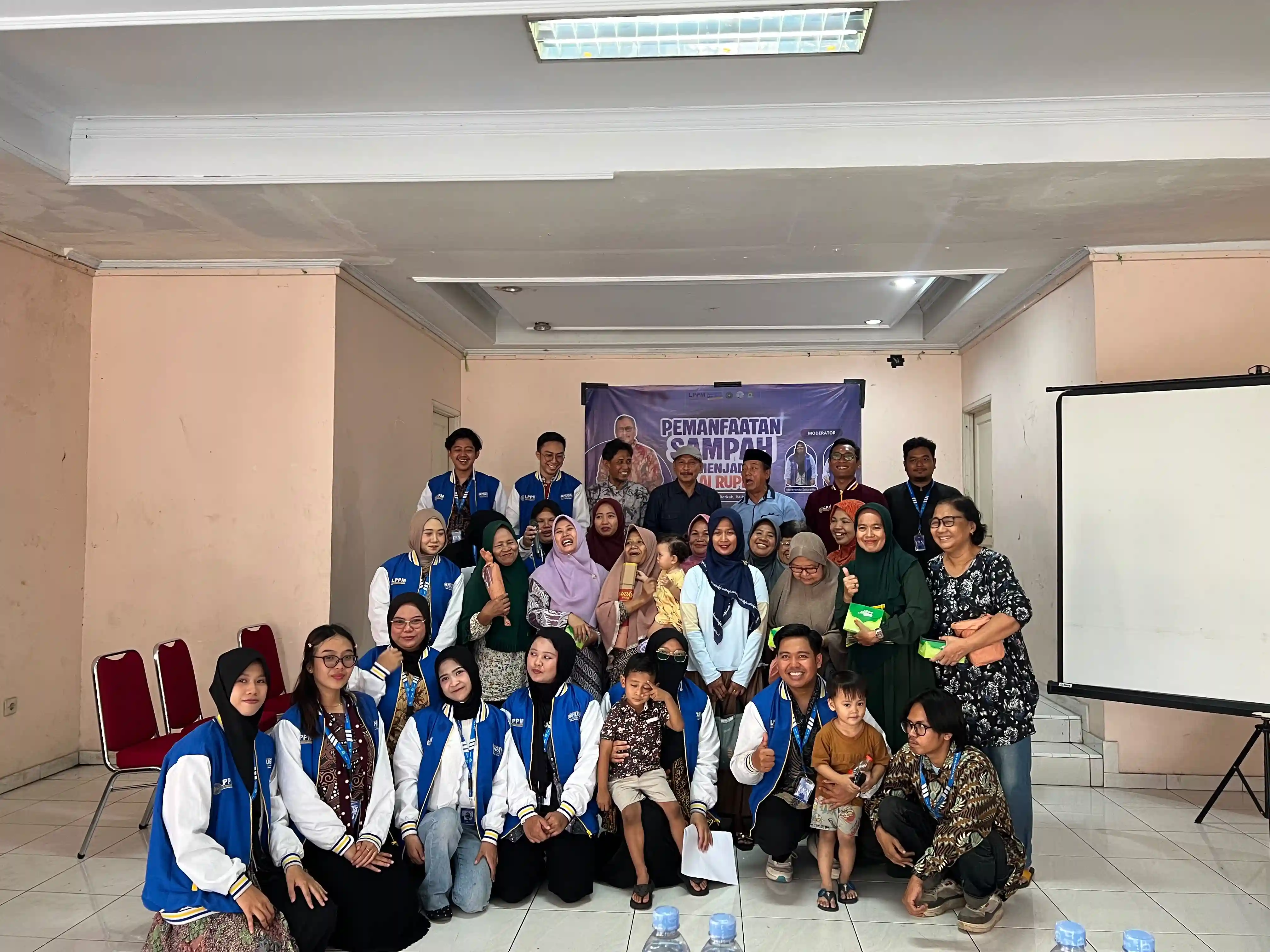 mempersiapkan proker utama yaitu seminar cerdas dan membuat tanda mahasiswa kkn umt periuk jaya