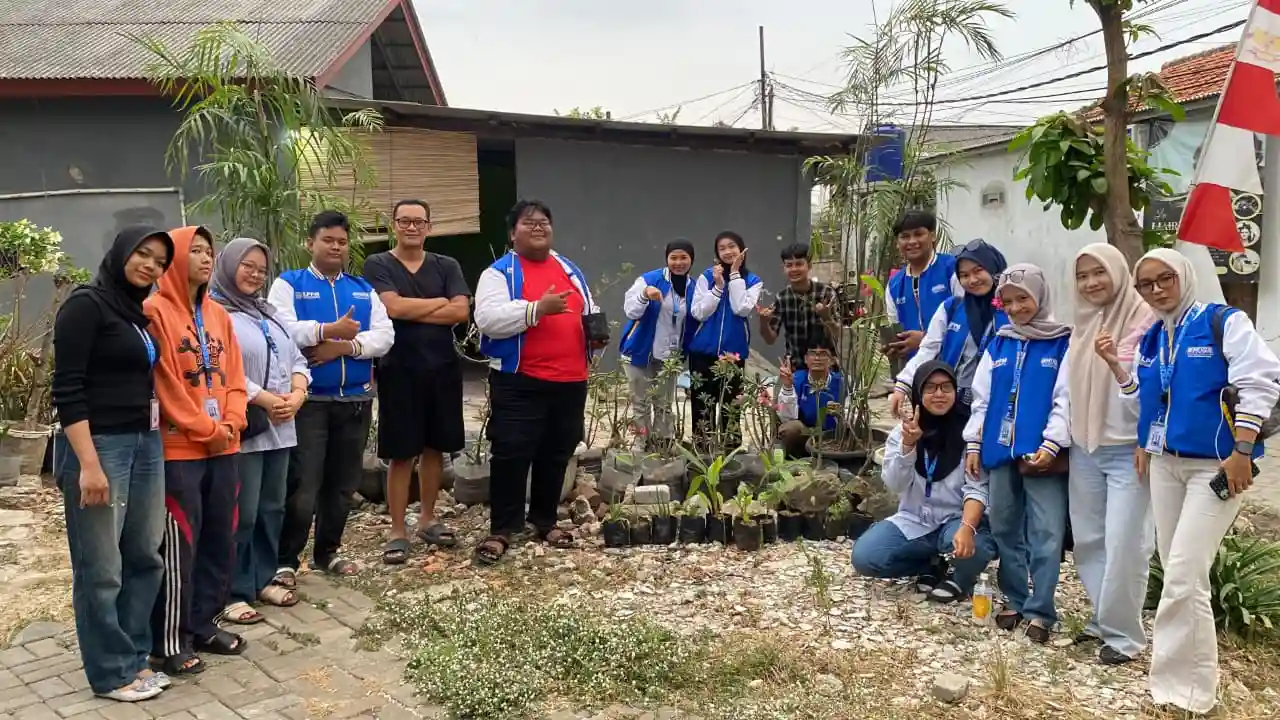 Program Penghijauan dan Penataan Lingkungan di Kelurahan Kunciran, RT 001, dan RT 003