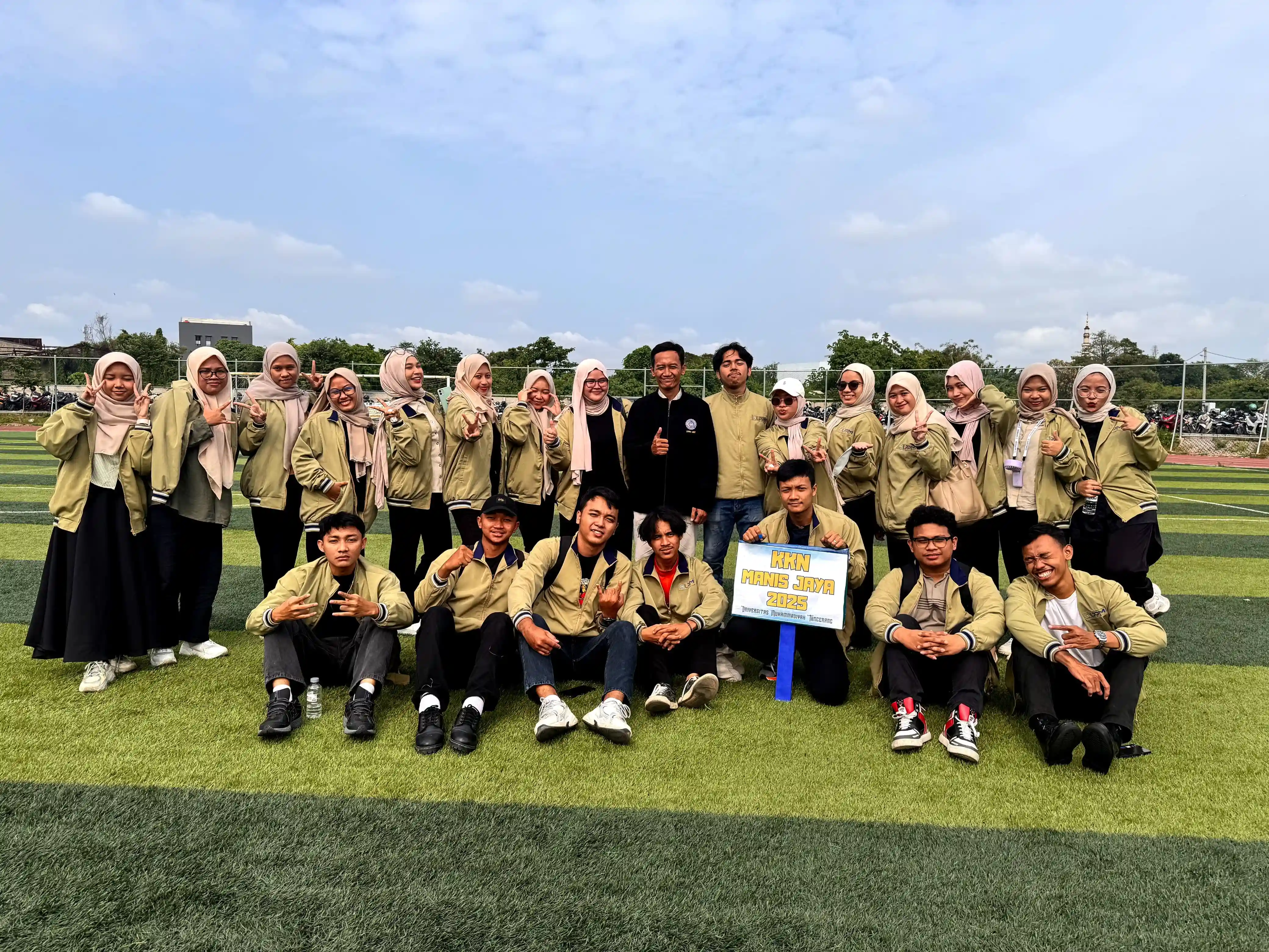 LAPORAN KELOMPOK KKN KELURAHAN MANIS JAYA 2025