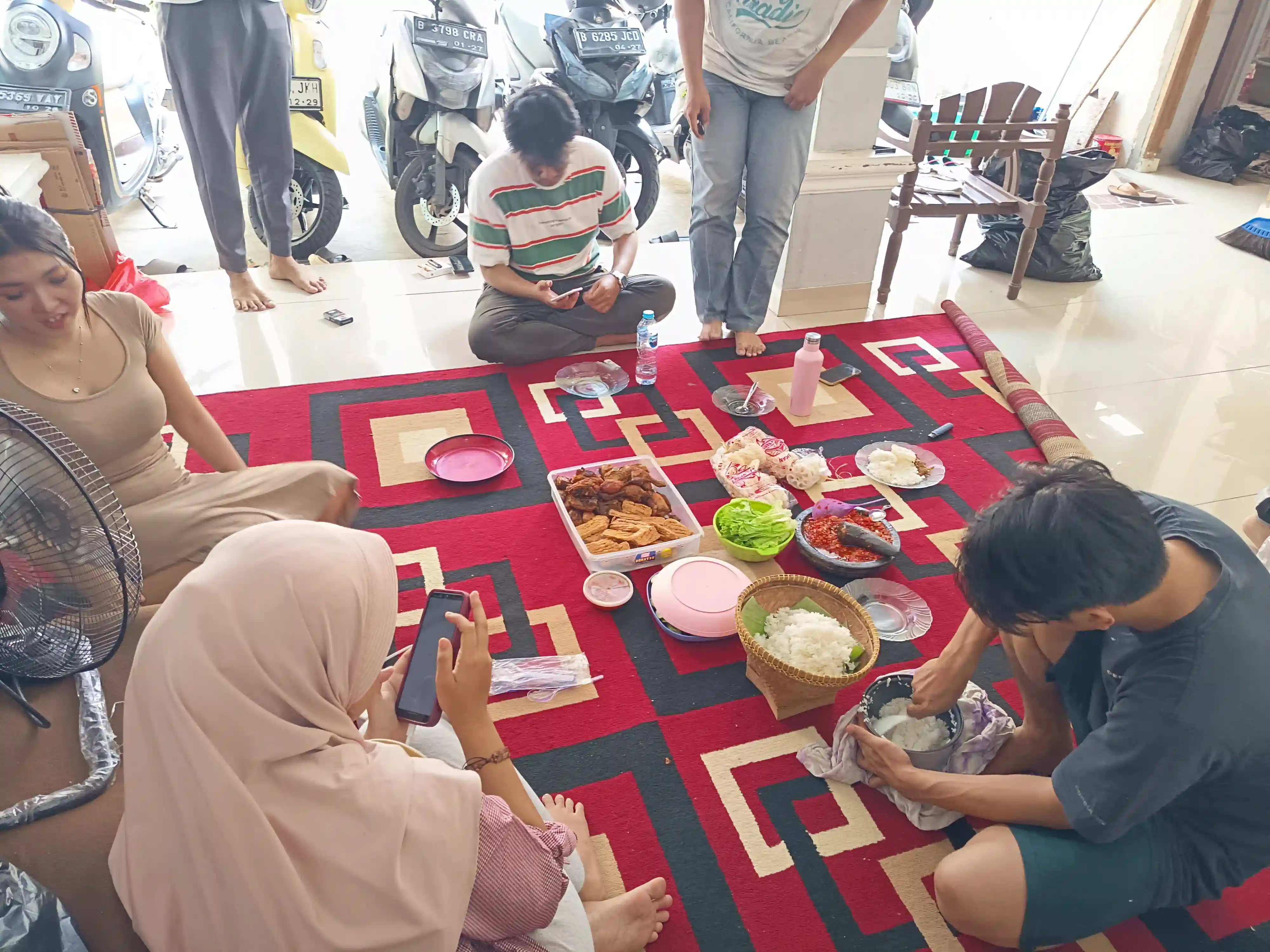 Penguatan Kebersamaan Tim melalui Pembersihan Posko dan Evaluasi