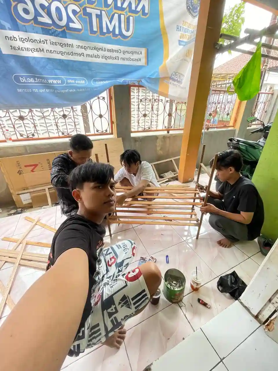 MEMBUAT RAK SEPATU DARI LIMBAH KAYU