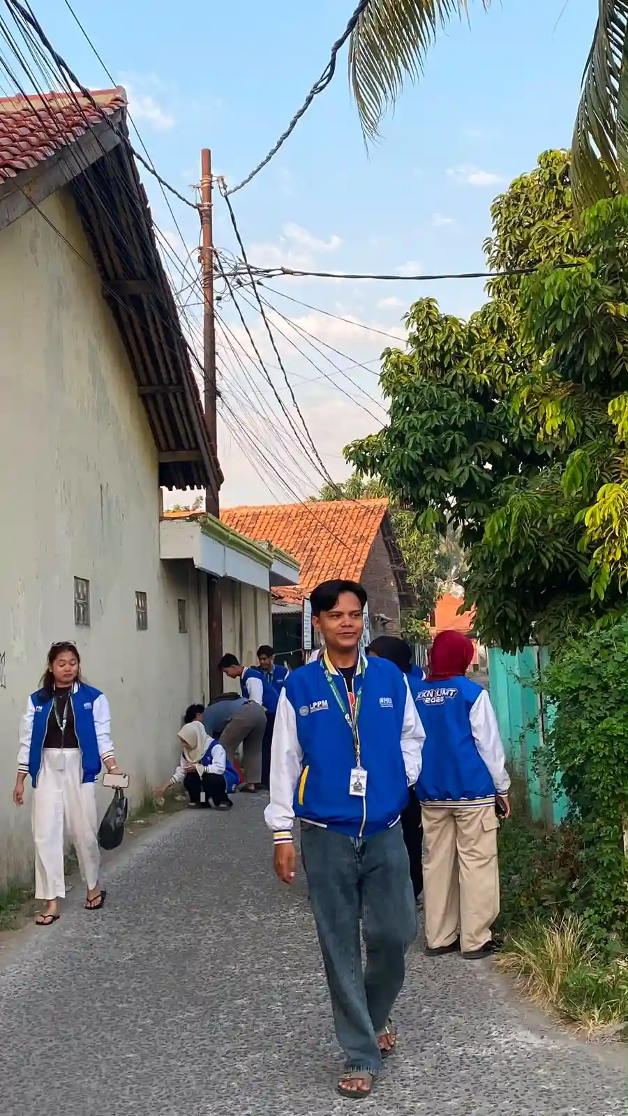 Jalan Sehat Peduli Lingkungan dan berkoordinasi dengan KWT