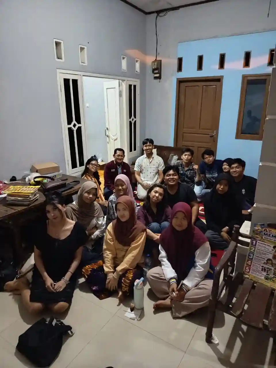 Evaluasi Mingguan Pelaksanaan Program Kerja dan Persiapan Kegiatan Edukasi Kreatif di Taman Baca