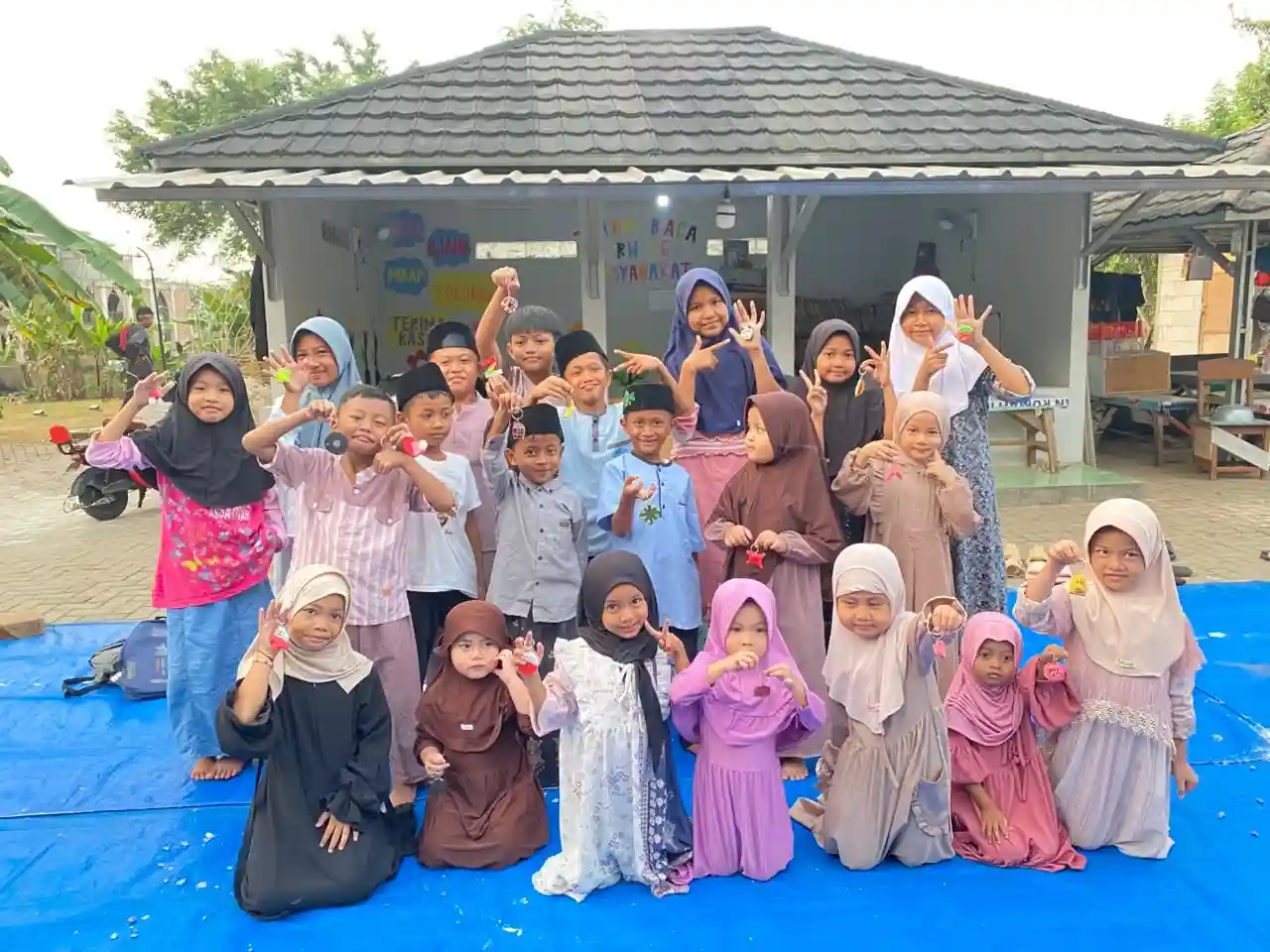 Kegiatan Kerajinan Tangan Berbahan Bubur Kertas dan Koordinasi Perizinan Seminar Kesehatan