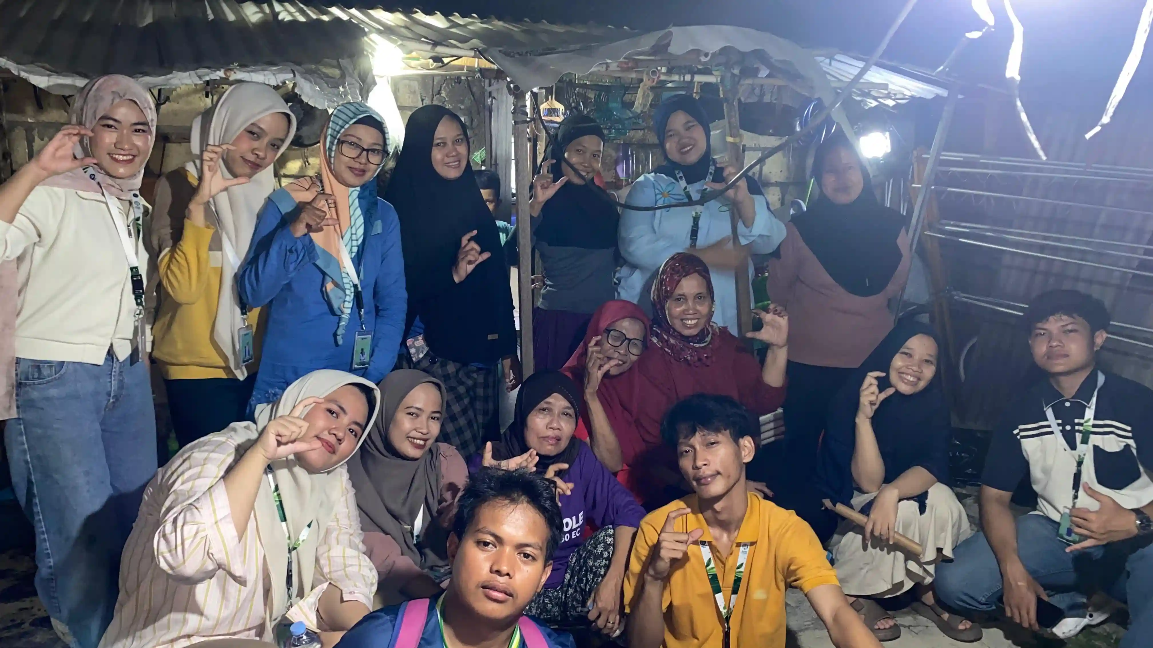 Kegiatan Pemilahan Sampah Bersama Ibu-Ibu RT 05 RW 01