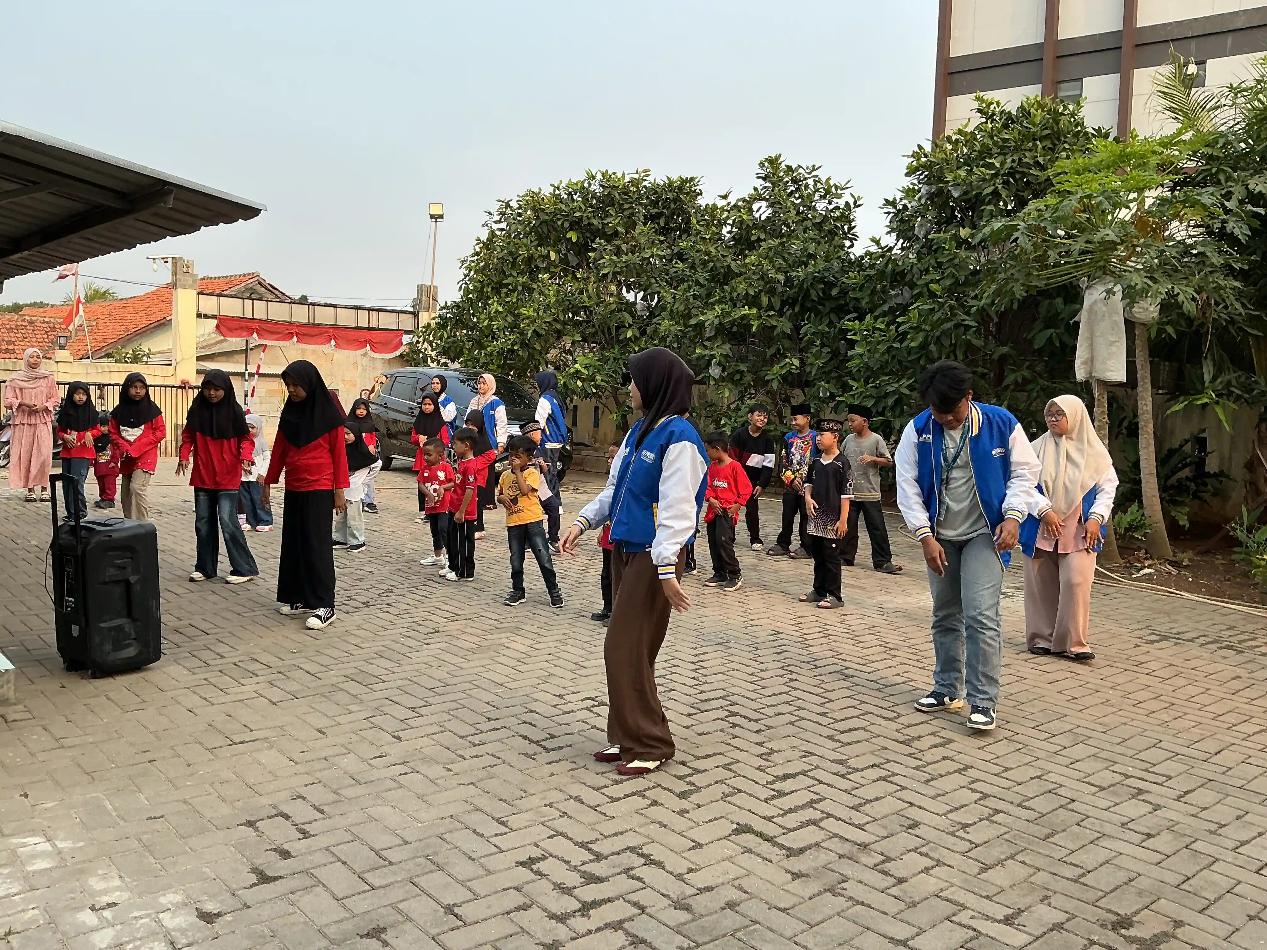 Senam Bersama Anak, Cerita Anak, dan Evaluasi Harian